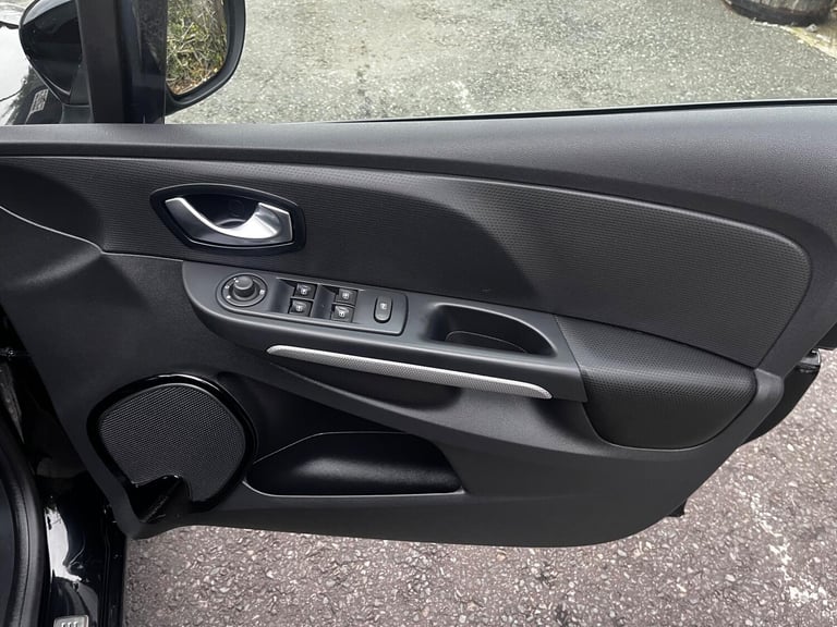 2016 Renault Clio 0.9 TCe Iconic 25 Nav Euro 6 (s/s) 5dr HATCHBACK Petrol Manual