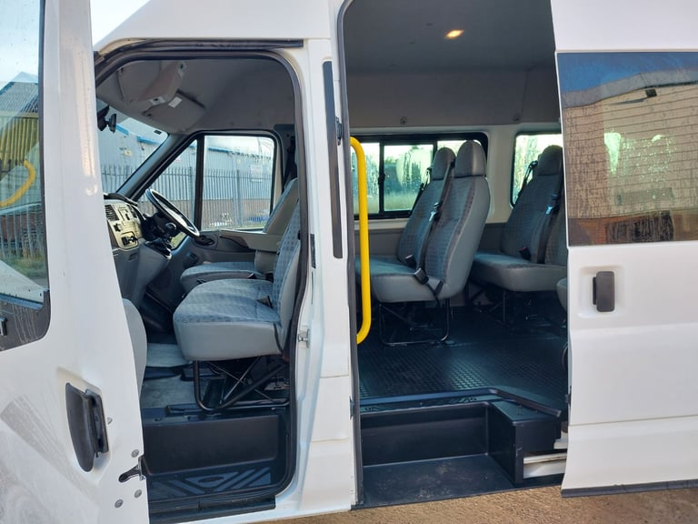 ONLY 51K MILES 17 SEAT MINIBUS FORD TRANSIT 