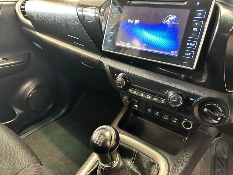 2020 Toyota Hilux 2.4 INVINCIBLE 4WD D-4D DCB 147 BHP DOUBLE CAB PICK-UP Diesel Manual