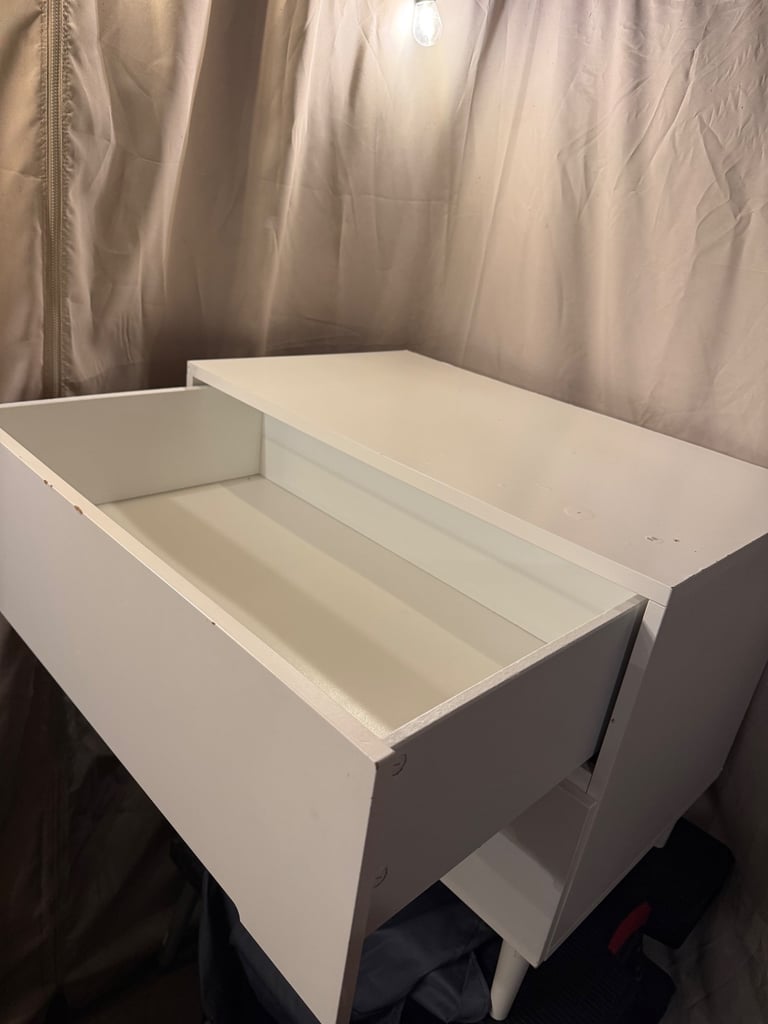 White chest of drawers 