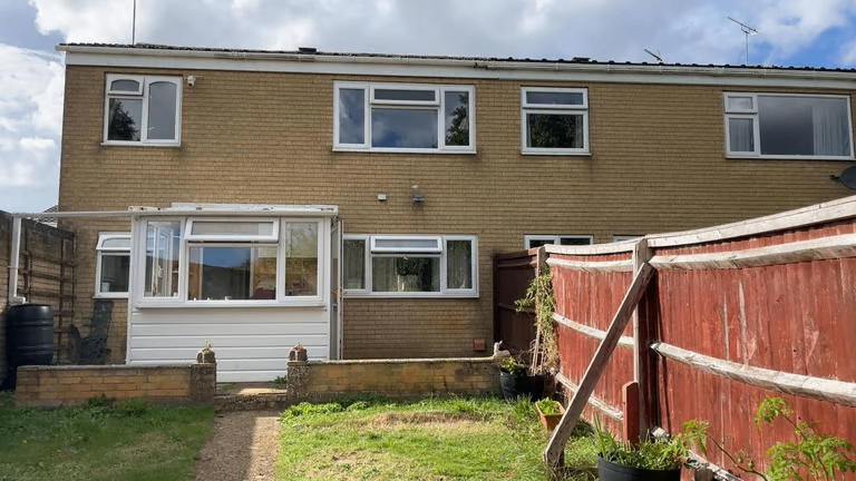 Spacious & Cosy Double Room for Rent AT OX16 0XE