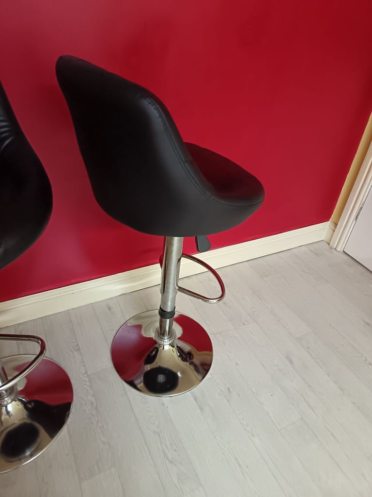 Gas lift bar stools 