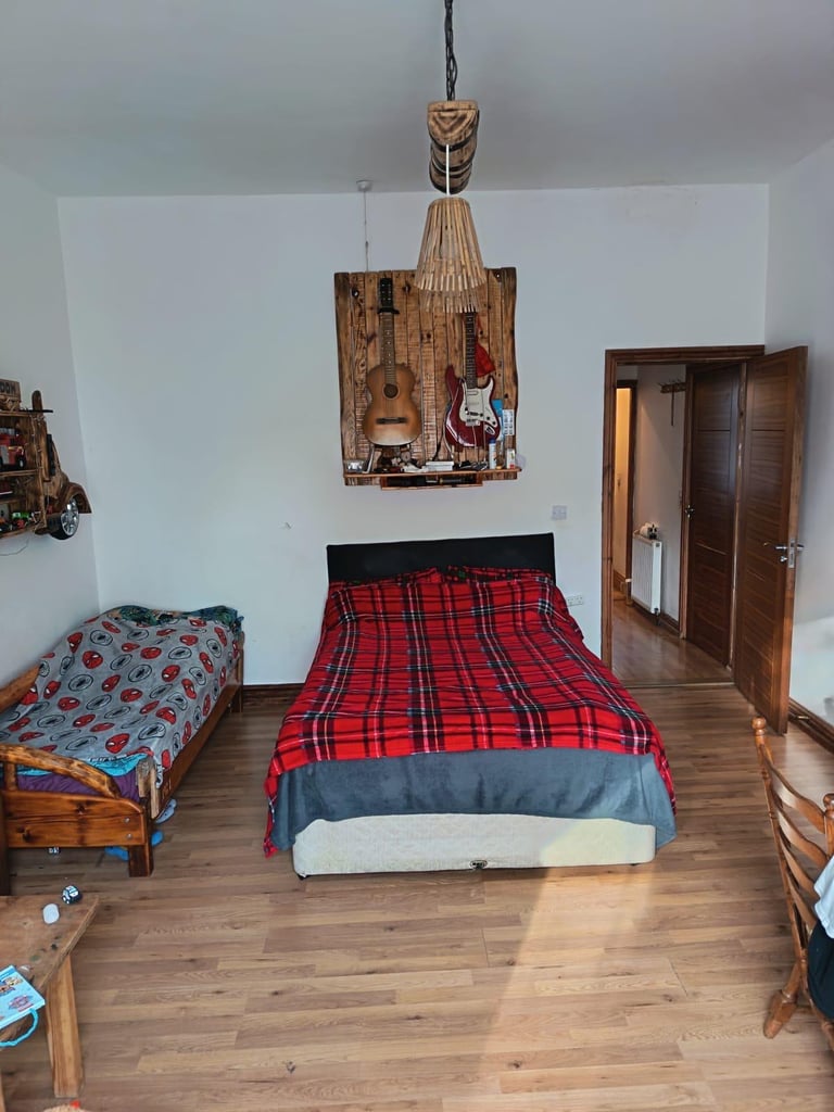 1 bedroom close to Dixons music nursery’s and schools 