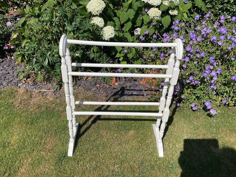 Traditional Retro Style Wooden Towel Rail Painted White Floor Standing