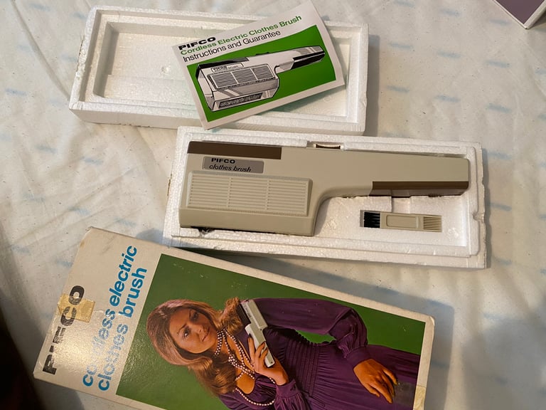 Vintage Pifco electric cordless clothes brush