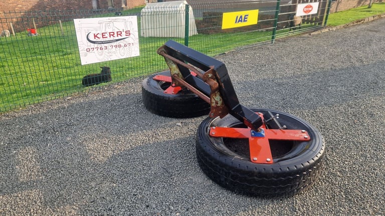 Tractor front loader silage pusher with Chilton brackets 