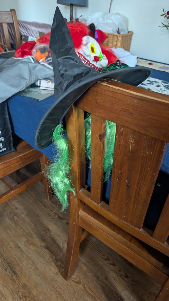 Clown mask and bits