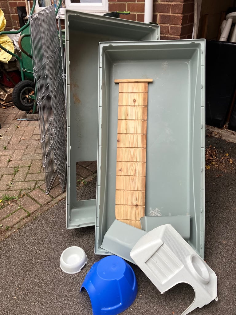 Guinea pig cage and accessories *FREE*