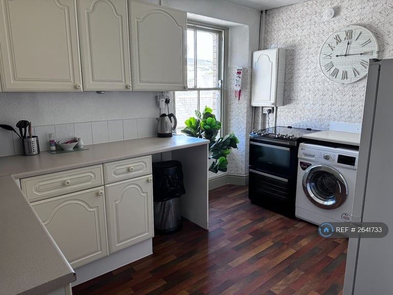 1 bedroom flat in Borough Road, Combe Martin, Ilfracombe, EX34 (1 bed) (#2641733)