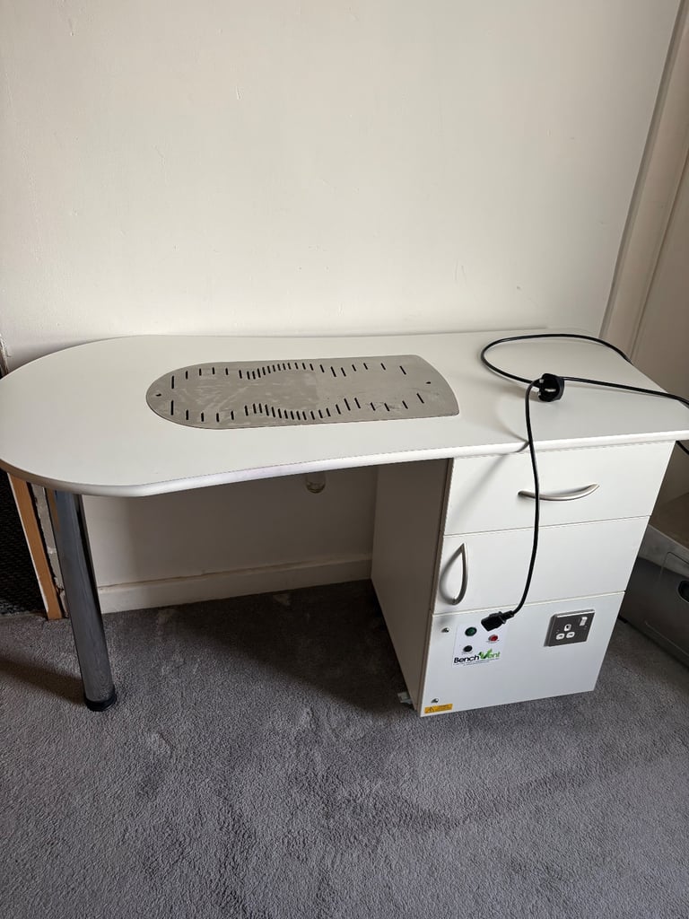 image for NailDesk with dust &fumes collector . 