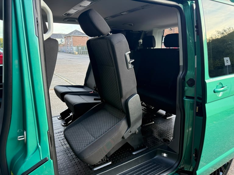 2020 VOLKSWAGEN TRANSPORTER T6.1 8 SEAT SHUTTLE SWB IN BAY LEAF GREEN - EURO