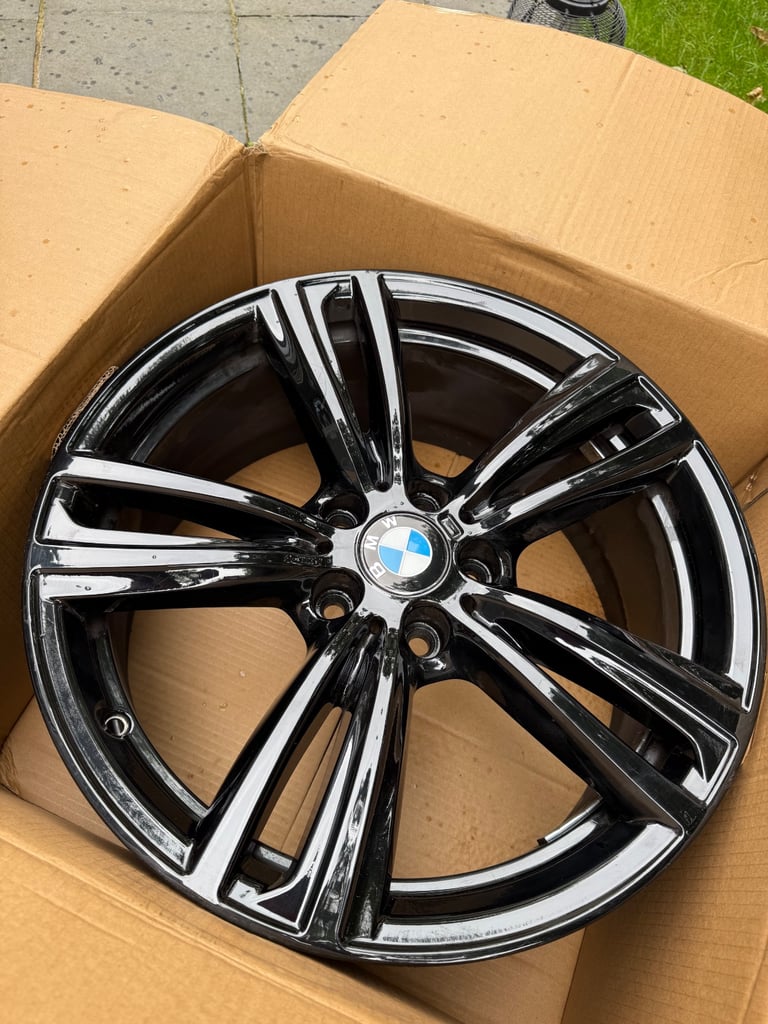 BMW genuine black series 3&4 alloys 