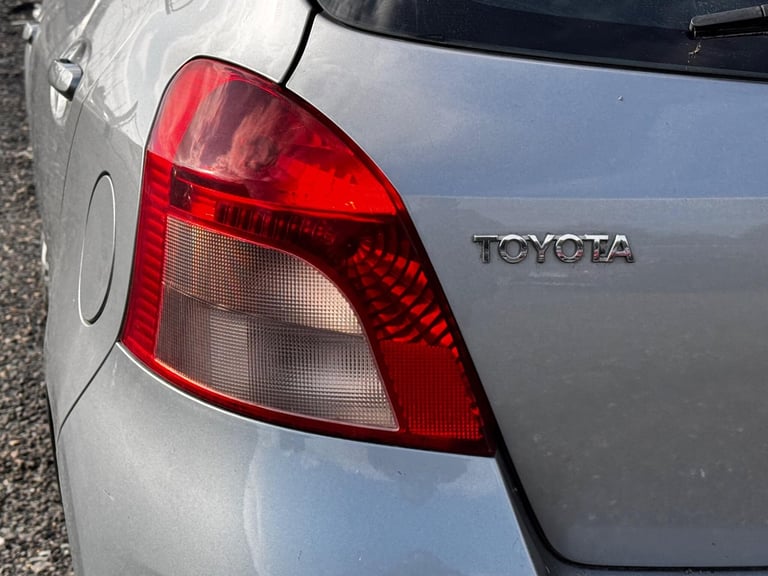  Toyota Yaris 1.3 VVT-i Zinc Hatchback 5dr Petrol Manual (141 g/km, 85 bhp) Petrol Manual