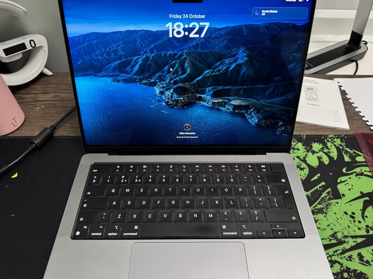 MacBook M2 pro 14inch 16gb 512gb ssd 
