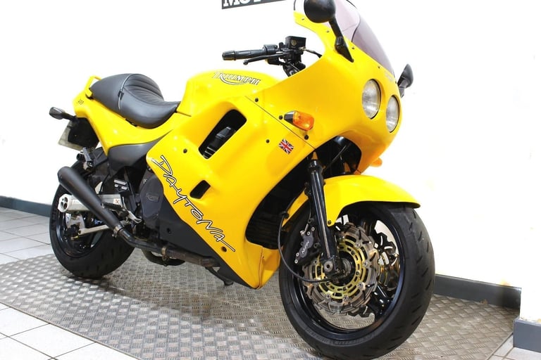 Triumph Daytona 900