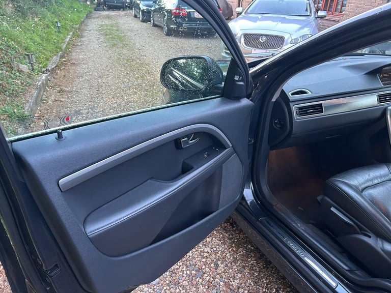 VOLVO V70 2.4 D5 SE Lux 2014