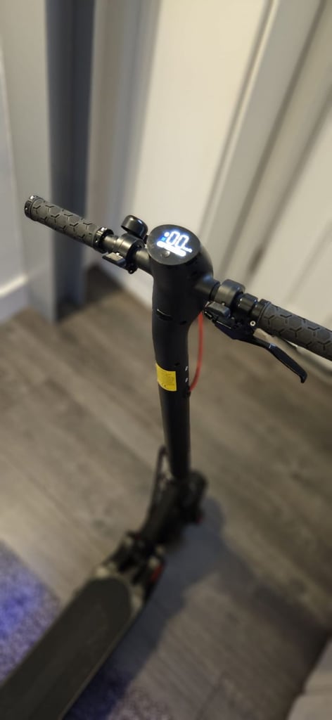 Electric Scooter 350W Great condition - Black & Foldable