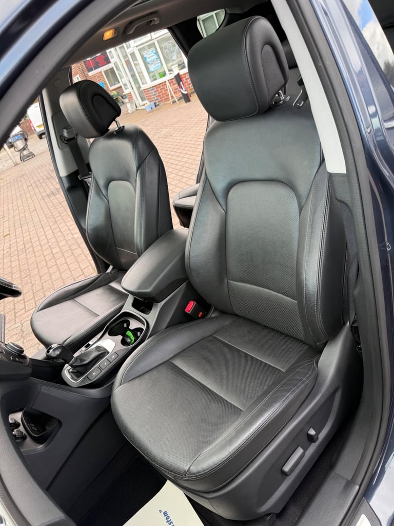 2017 Hyundai Santa Fe 2.2 CRDi Blue Drive Premium SE Auto 4WD Euro 6 (s/s) 5dr (7 Seat) ESTATE Di...