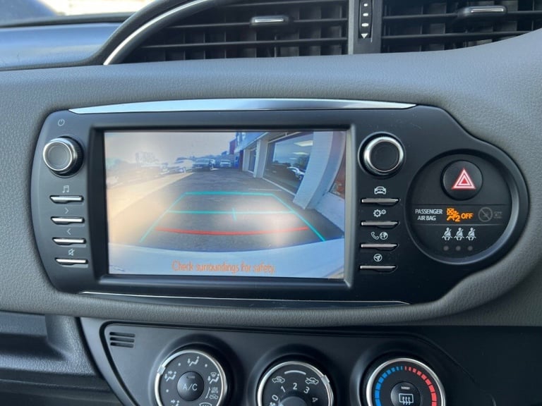 Toyota Yaris 1.5 VVT-i Icon 5dr - REAR CAMERA - BLUETOOTH - Petrol