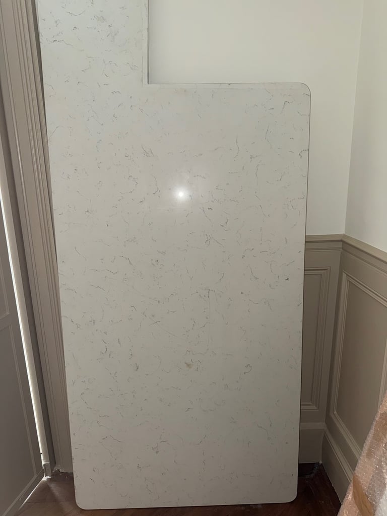 Carrara-Style Quartz Slab – £250 (Hampton Court)