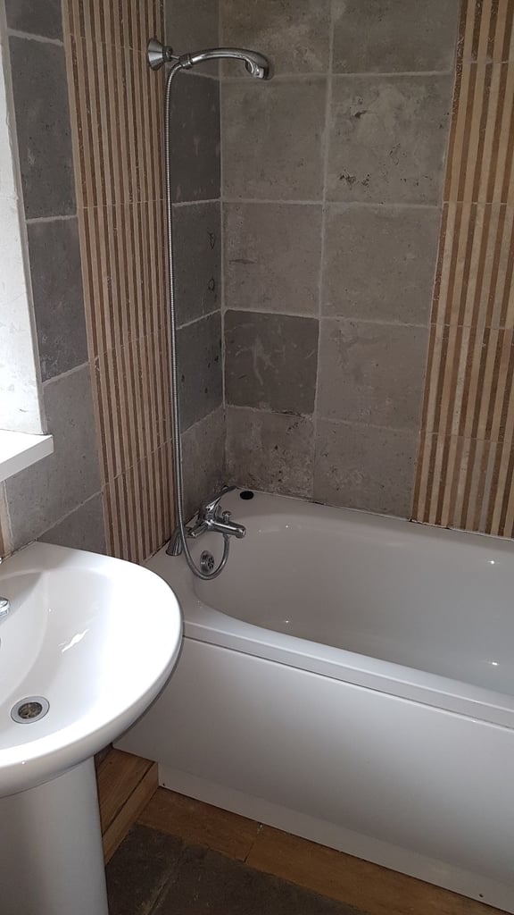 3 Bedroom Semi detached house TO LET