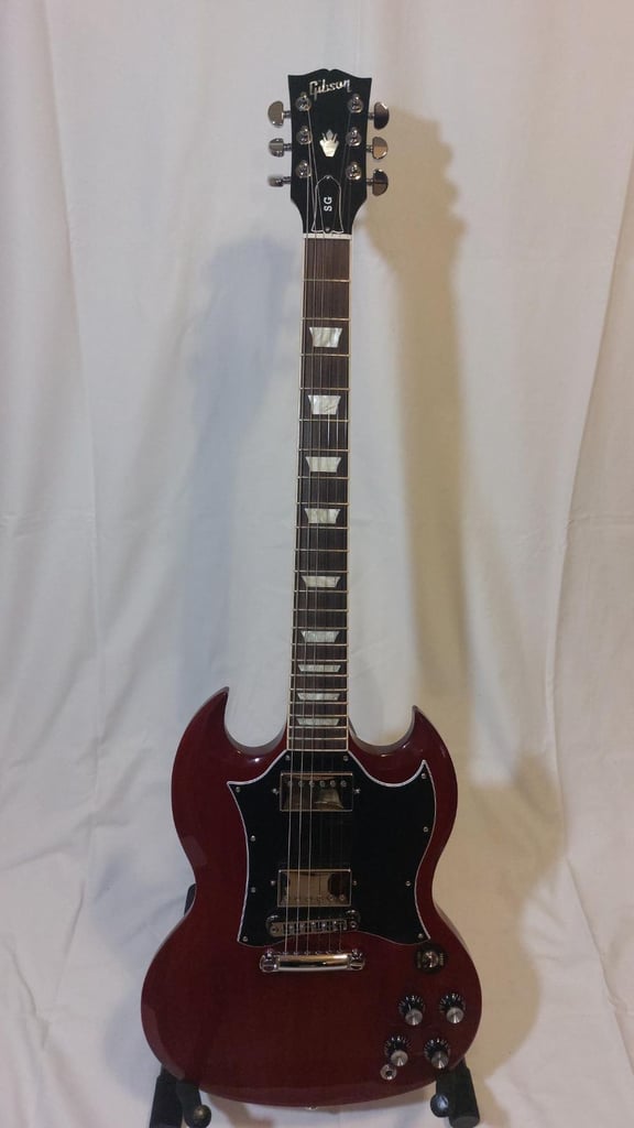 Gibson SG Standard, Heritage Cherry Finish + Soft Shell Case + New Gibson Leather Strap