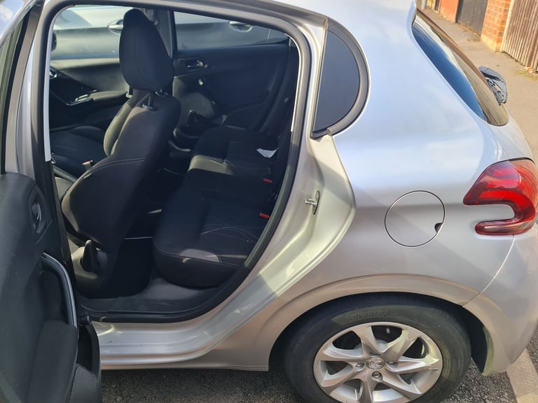 Peugeot, 208, Hatchback, 2015, Manual, 999 (cc),5 doors - Image 7