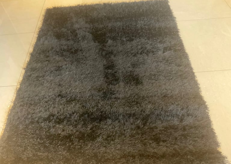 image for Brand new beautiful thick shaggy area rug size 170×120cm black crown £40