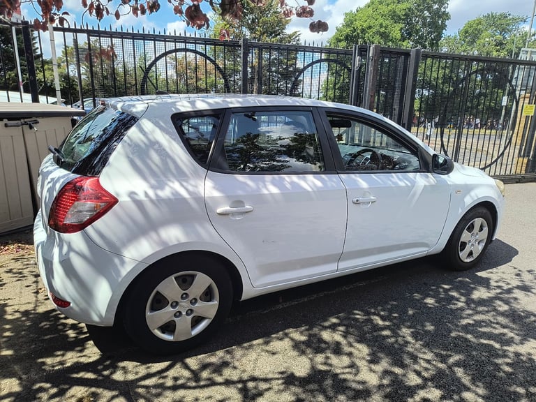 Kia, CEED, Hatchback, 2011, Petrol, FSH available & Manual, 1396 (cc),5 doors - Image 8