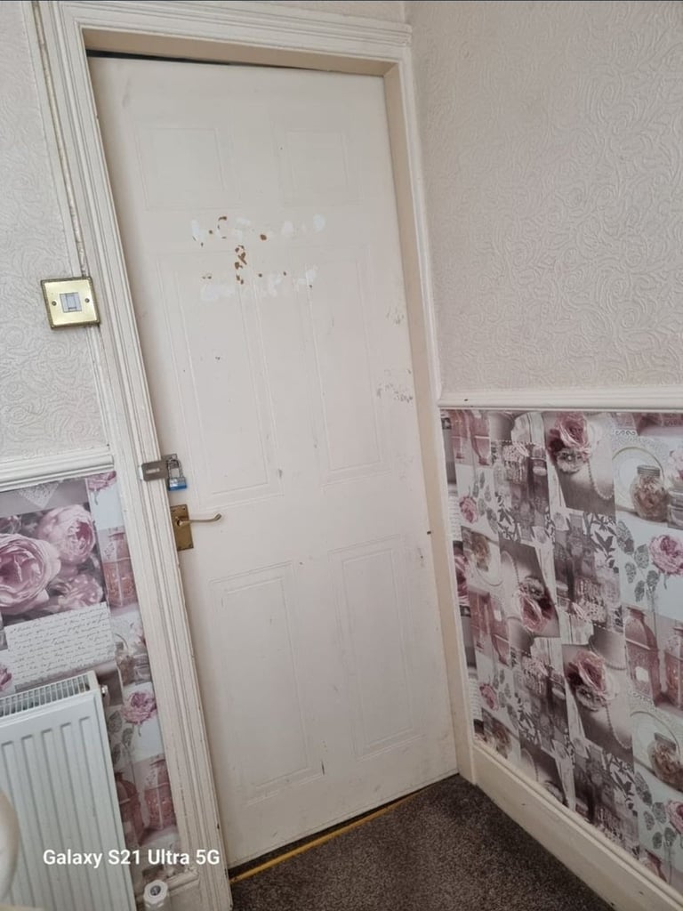 1 room available in 3 bedroom house 