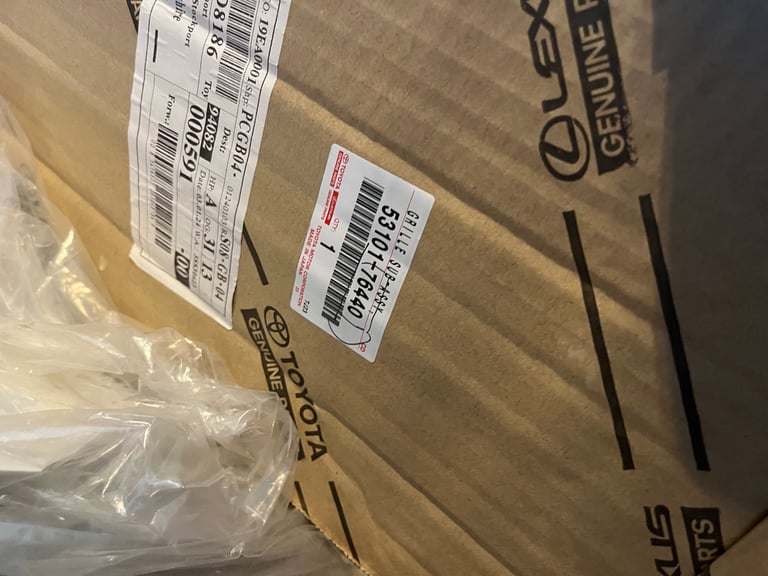 Genuine Toyota Grille Brand New 53101 76440