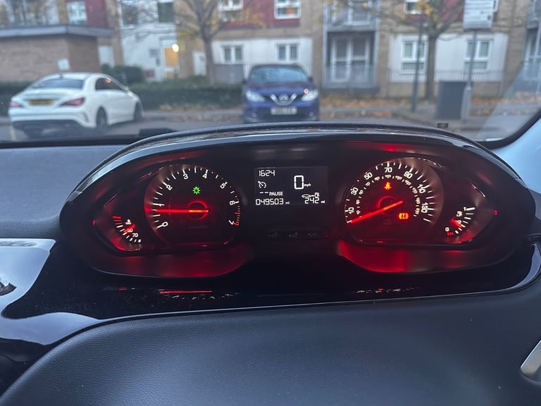 Peugeot, 208, Hatchback, 2014, Manual, 1199 (cc), 5 doors