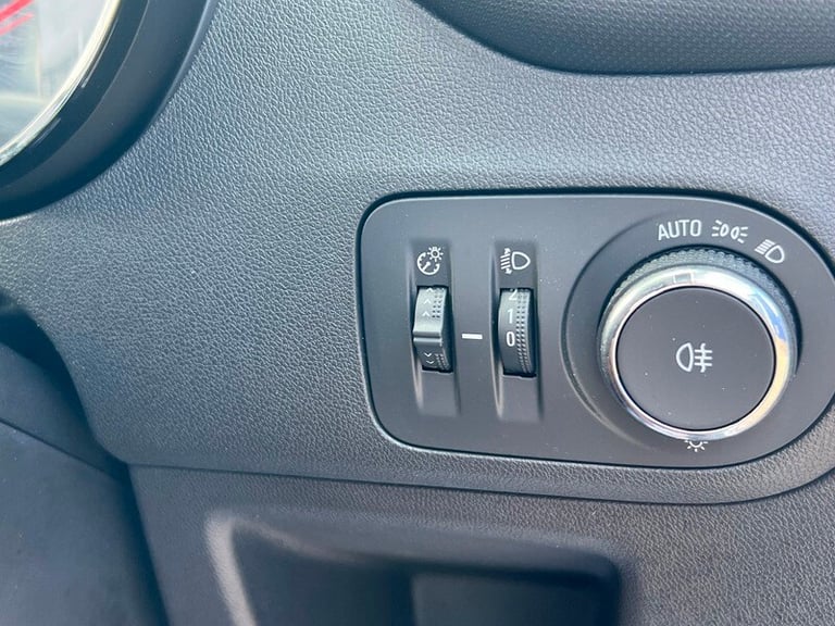 Vauxhall CROSSLAND 1.2 Turbo Griffin SUV 5dr Petrol Manual Euro 6 (s/s) (110 ps)