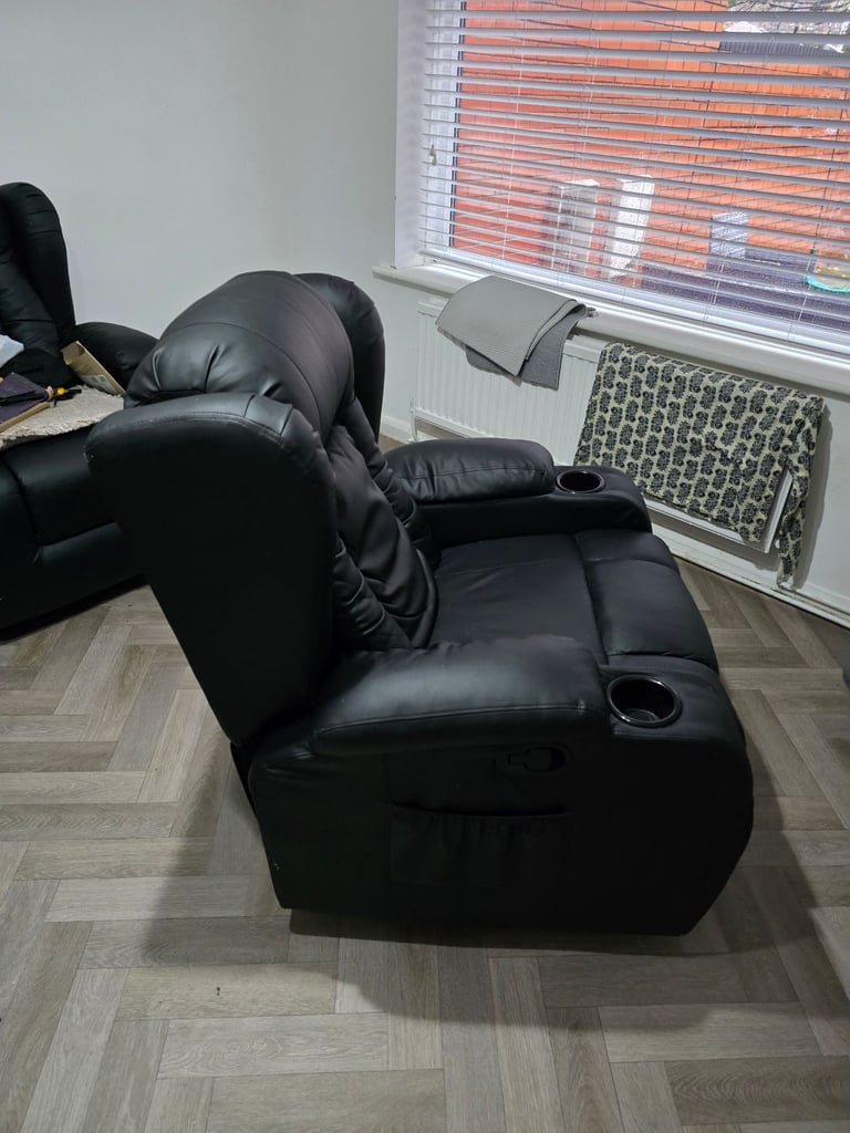 Recline Chair (Black) (Slight wear and tear) 