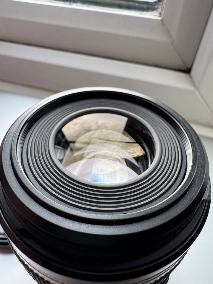 Canon EF-S 60mm f/2.8 USM Macro Lens – Sharp, Compact, Good Condition