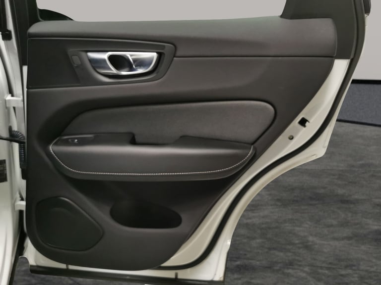 2022 Volvo XC60 2.0h T6 Recharge 11.6kWh R-Design SUV 5dr Petrol Plug-in Hybrid Auto AWD Eu Suv P...