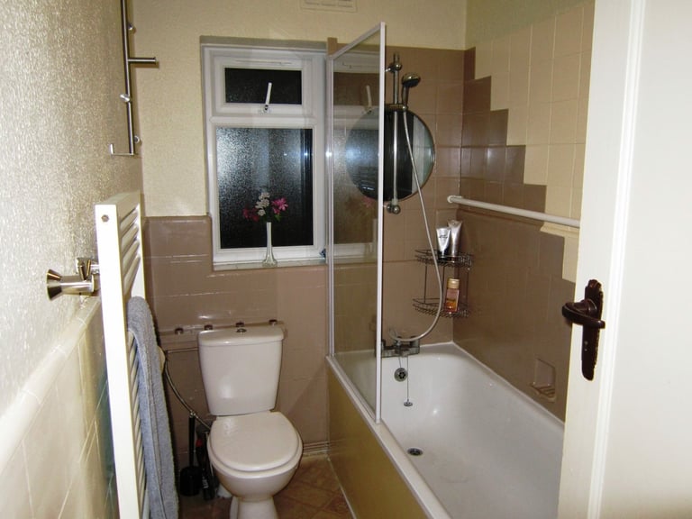 Good Size-High Spec Double Room to rent, Ealing – Pitshanger – Hanger Lane 