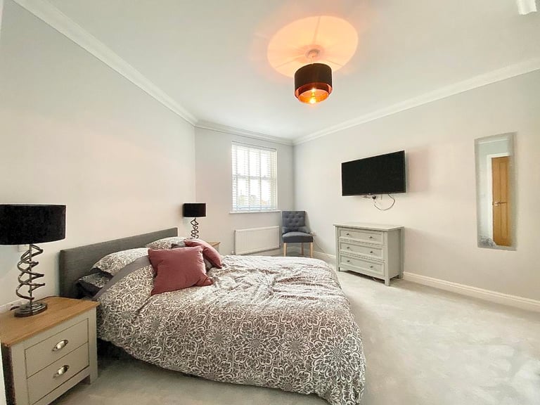 2 Bedrooms flat Edgware, close to the station in Edgware, London