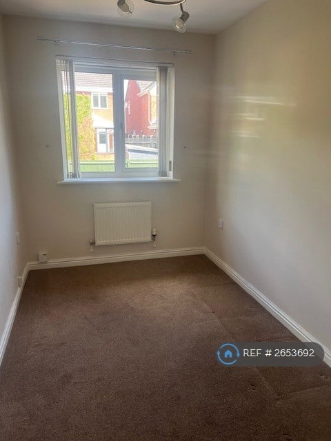 6 bedroom house in Oak Apple Crescent, Ilkeston, DE7 (6 bed) (#2653692)
