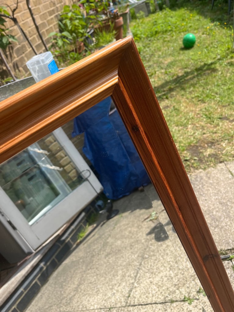 Bevelled  mirror 