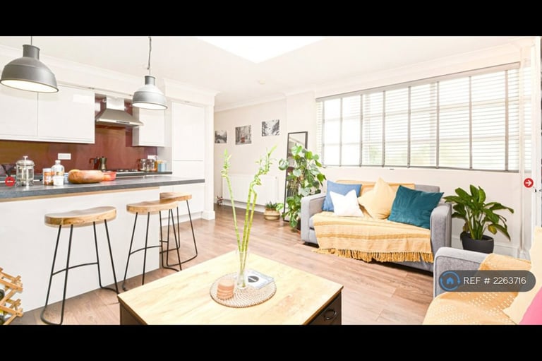 2 bedroom flat in Eden Road, London, E17 (2 bed) (#2263716)