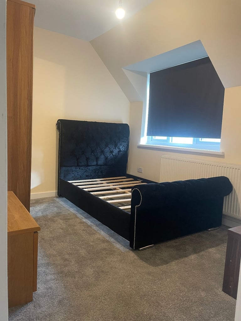 Furnished Duble room to rent in rm8 