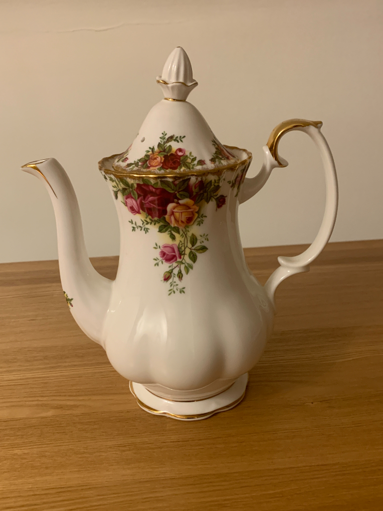 image for ROYAL ALBERT OLD COUNTRY ROSES LARGE COFFEE POT
