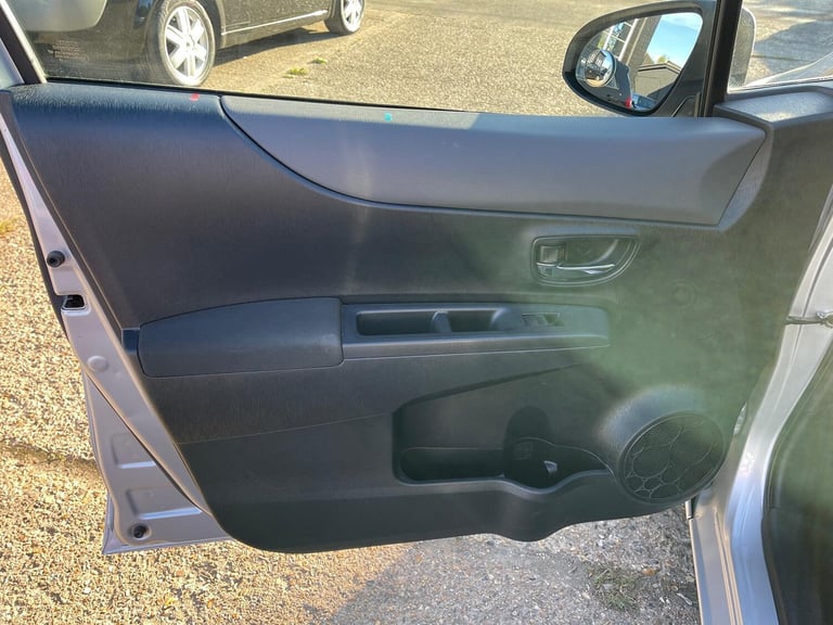 TOYOTA YARIS 1.3 Dual VVT-i Trend 2012