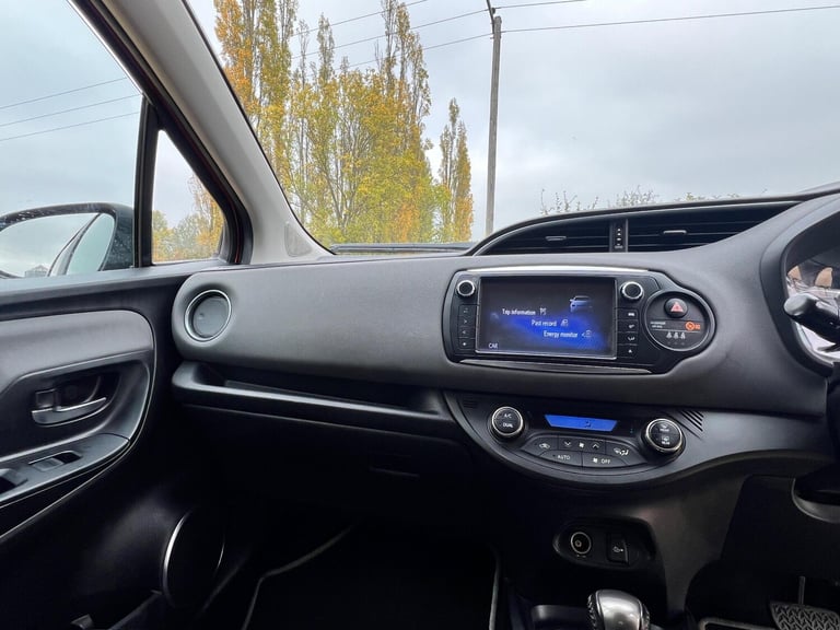 2016 Toyota Yaris 1.5 VVT-h Icon E-CVT Euro 6 5dr HATCHBACK Petrol/Electric Hybrid Automatic