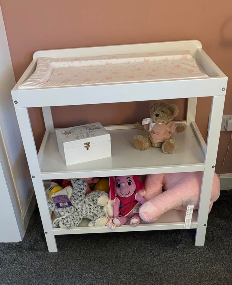 image for Fee changing table unit
