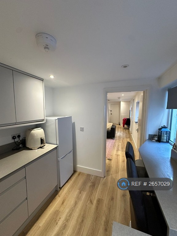 2 bedroom flat in High Road Leytonstone, London, E11 (2 bed) (#2657029)