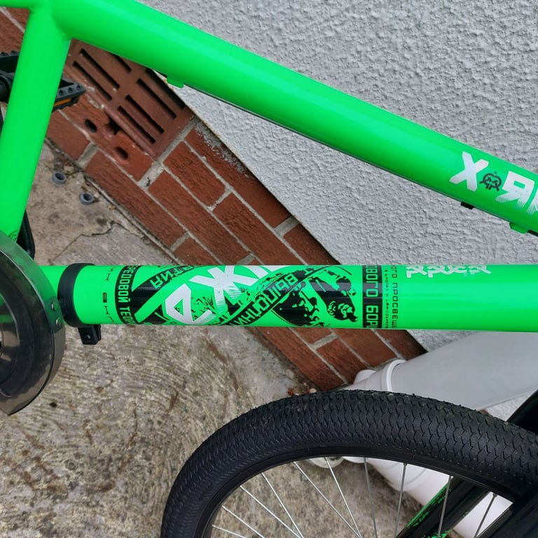 Kids bright green, X-Rated Exile mountain bike