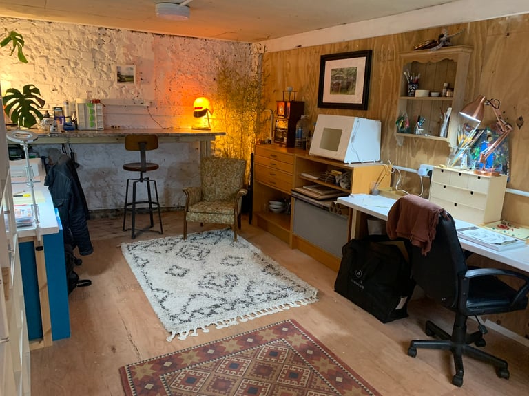 Desk & studio space to rent 