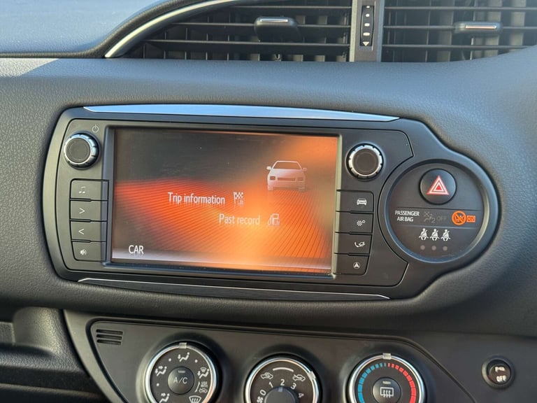 2017 Toyota Yaris 1.3 Yaris Design VVT-i 5dr - NATIONAL DELIVERY* Hatchback Petrol Manual